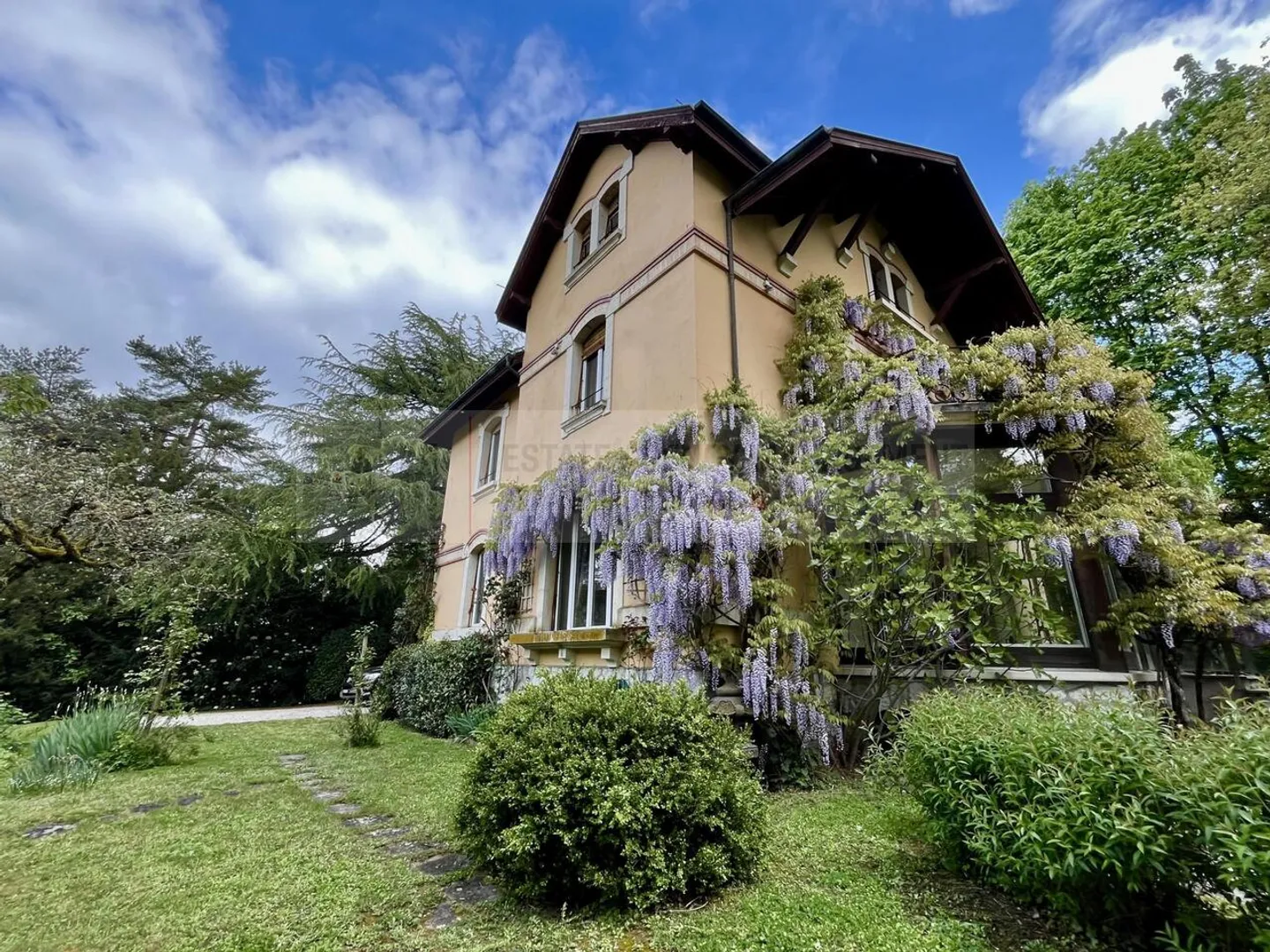 Villa 12 stanze - Foto 1 di 8