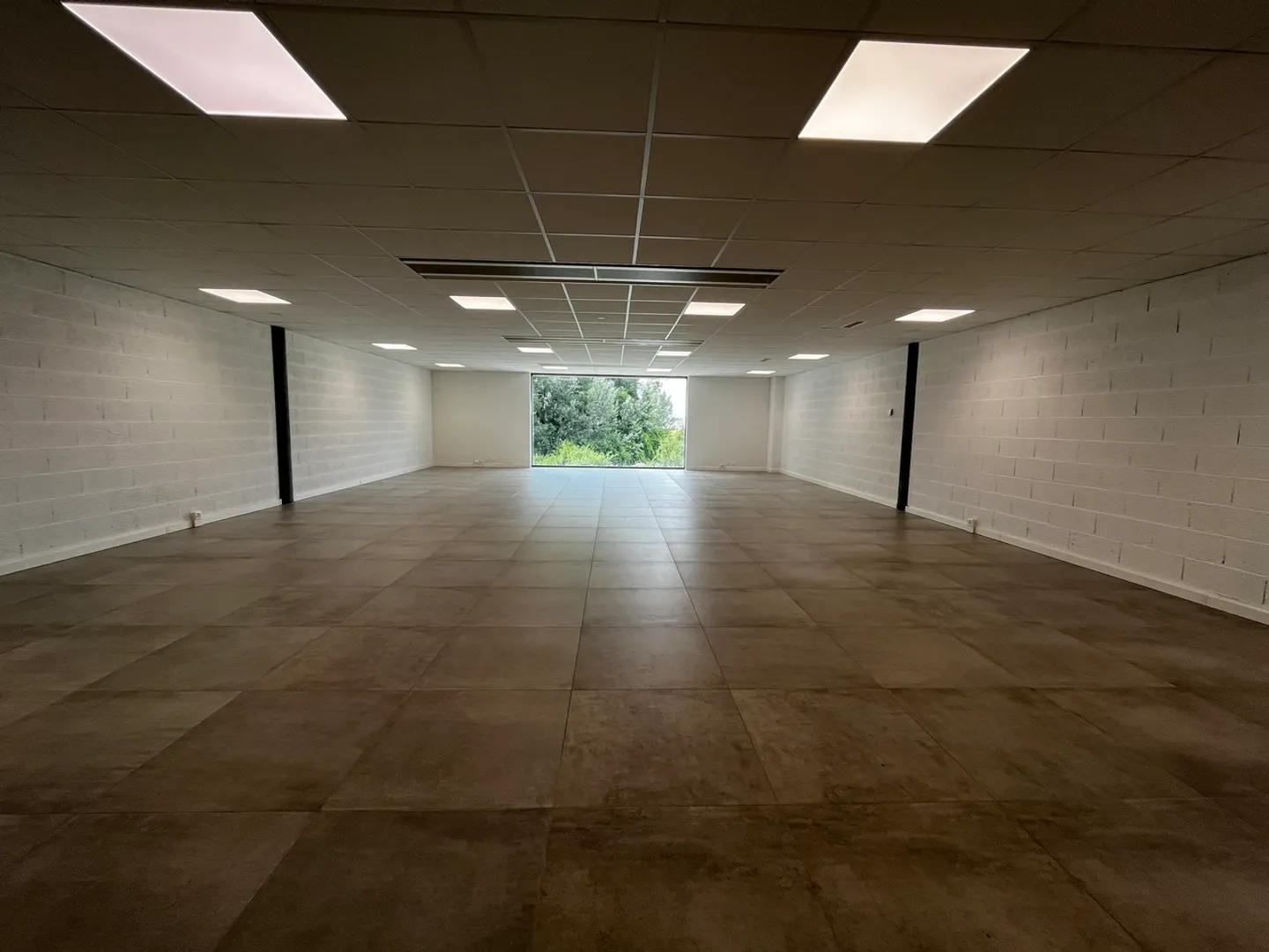 Surface moderne 132 m2 - Gratuité 1 mois - Photo 5 sur 8