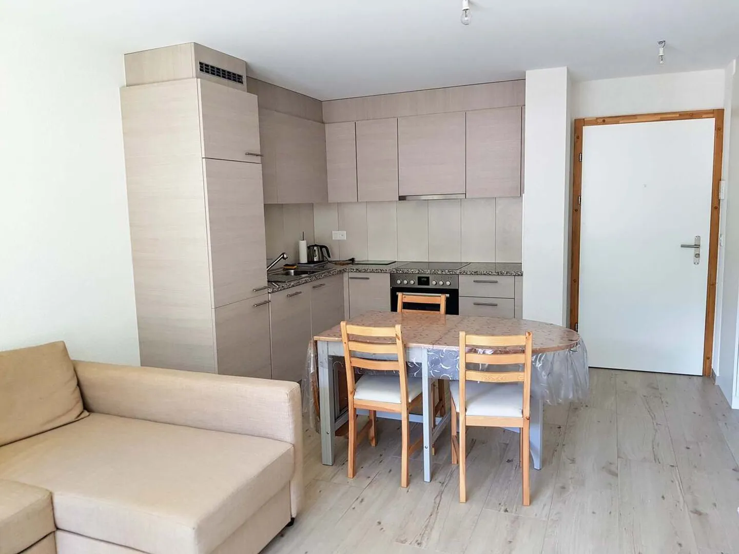 2.5 Room Apartment - Photo 3 of 9