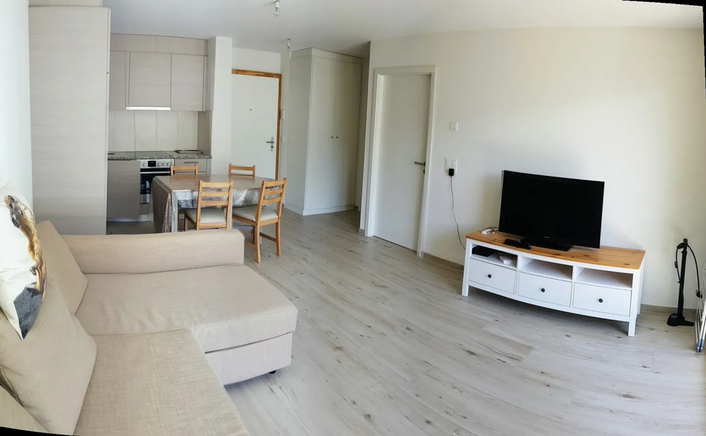 2.5 Room Apartment - Photo 2 of 9