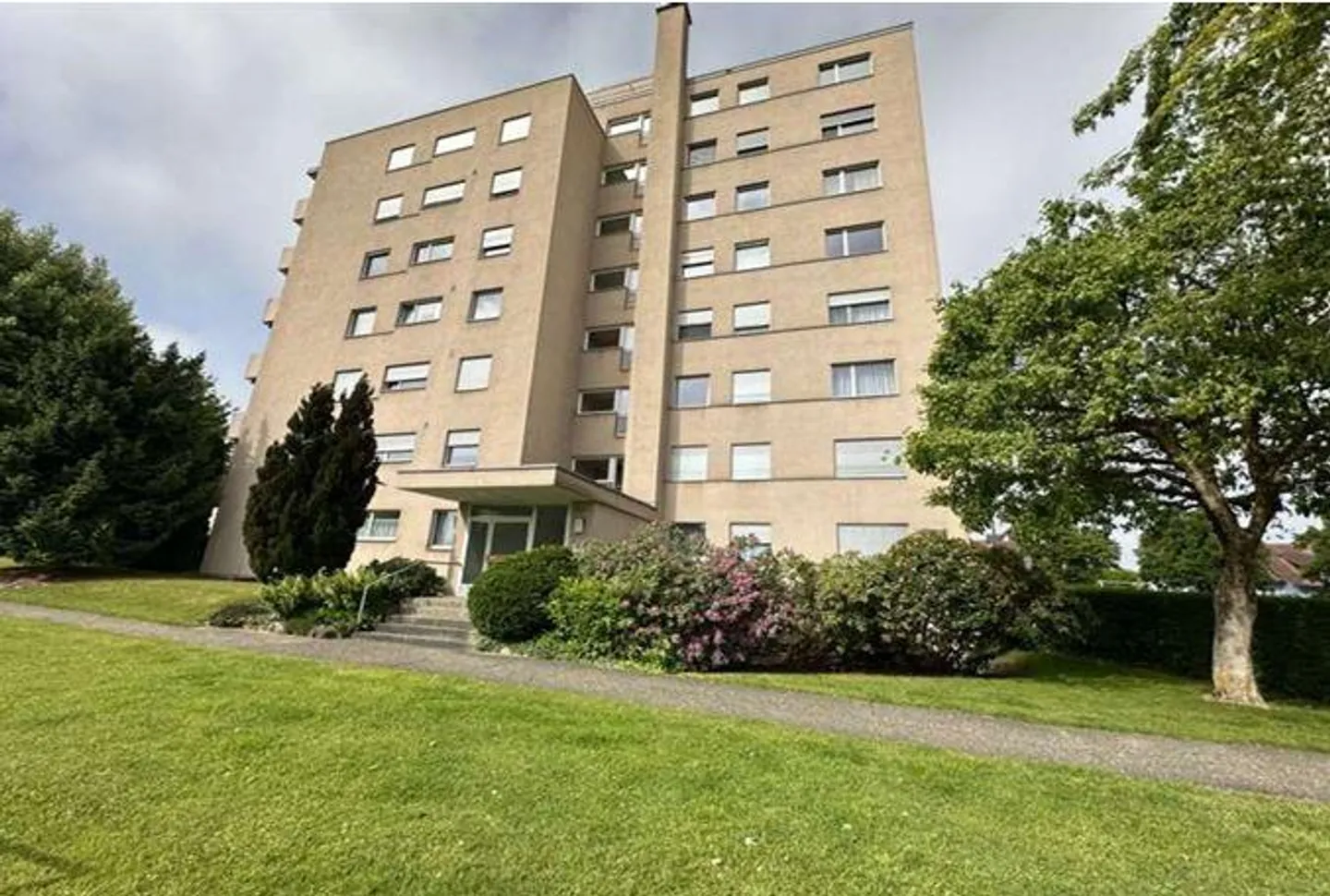 Apartment in an attractive residential and working location - Photo 1 of 8