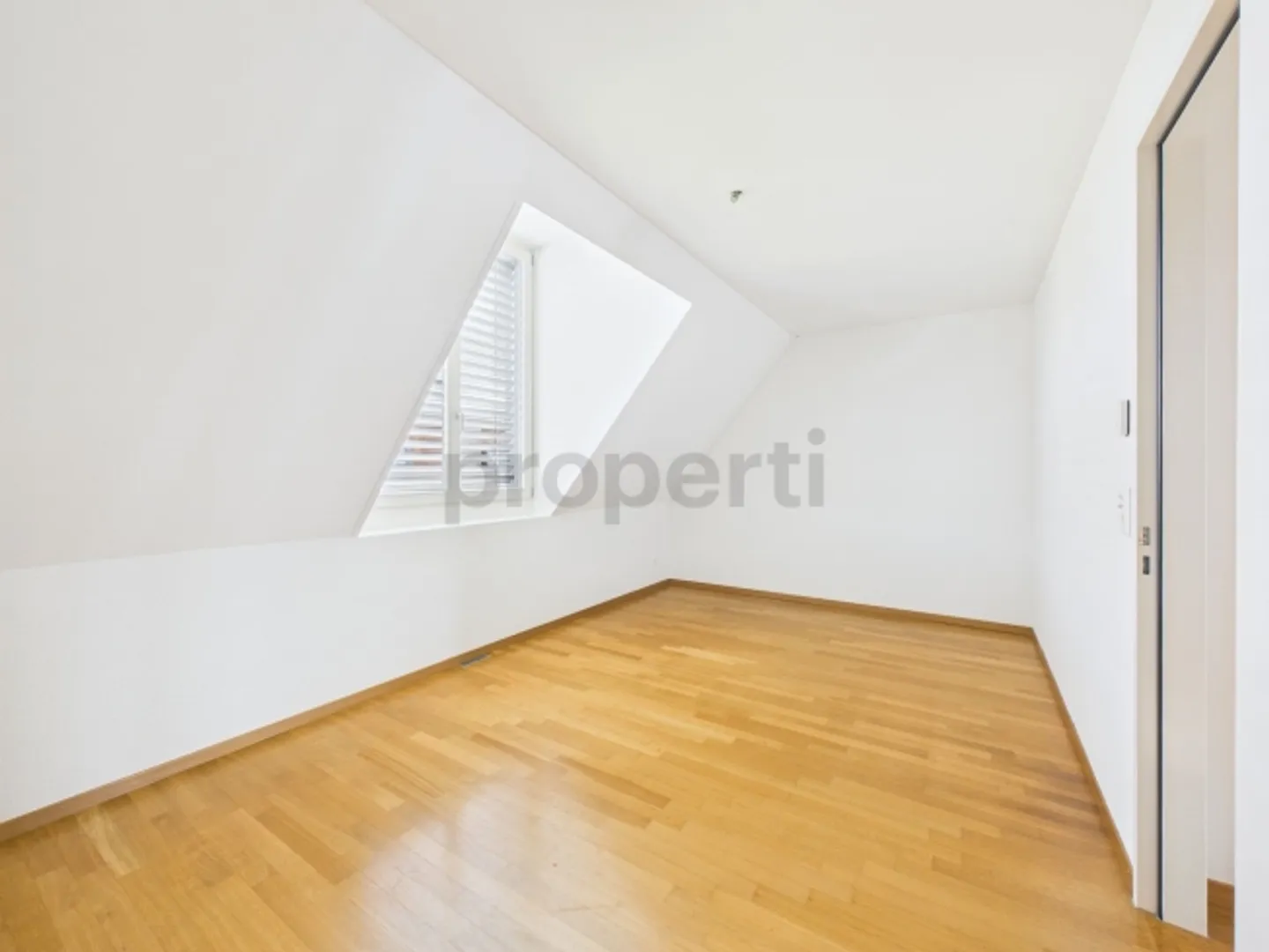 «Moderne 4.5-Zimmer Maisonette mit Terrasse im Herzen von Birmensdorf ZH» - Foto 5 von 12