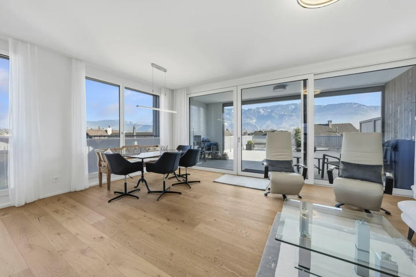 Stilvolles Penthouse mit grosser Terrasse - Foto 5 von 16