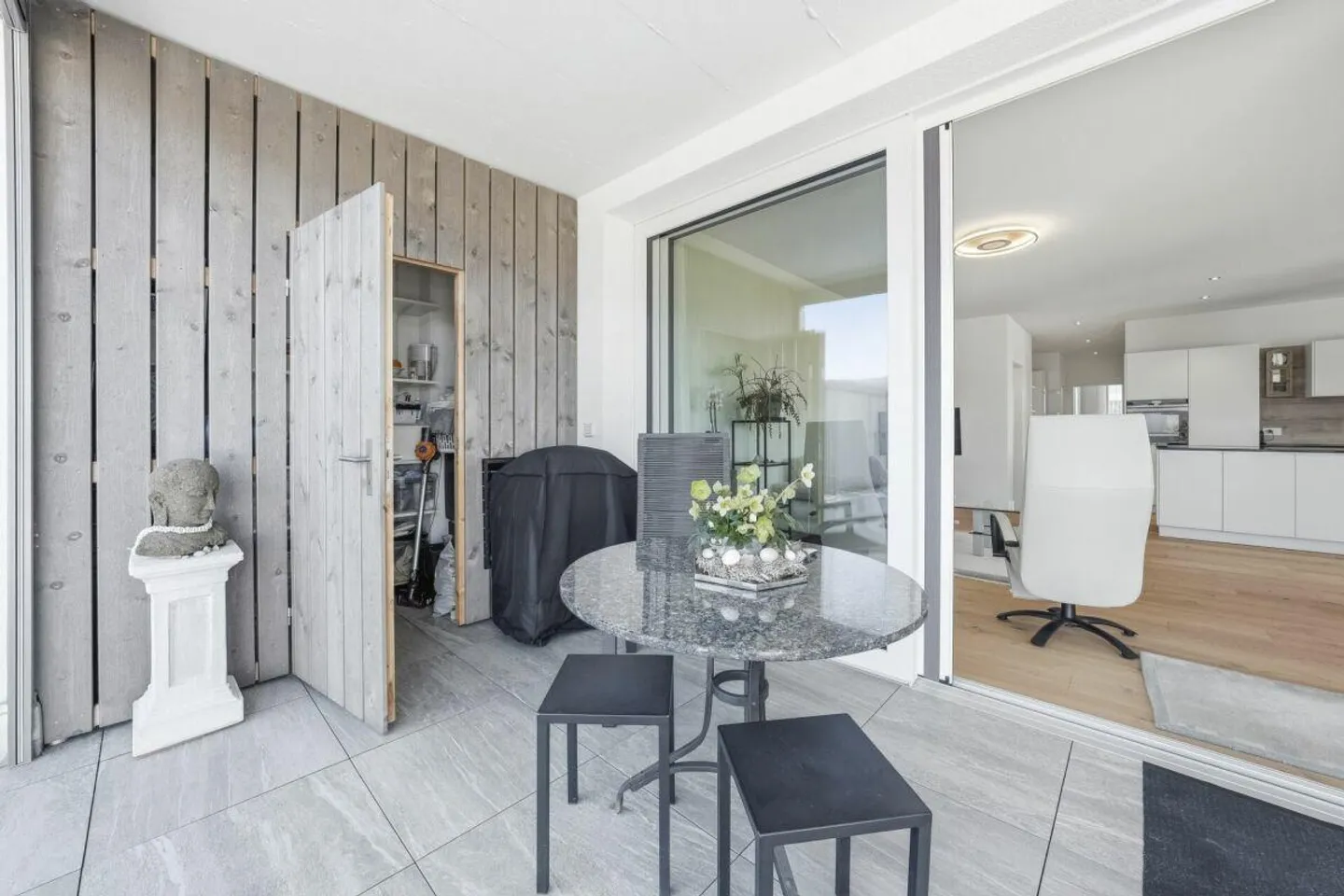 Stilvolles Penthouse mit grosser Terrasse - Foto 6 von 16