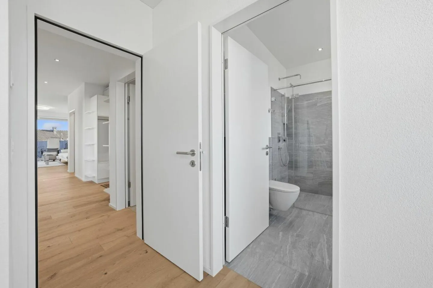 Stilvolles Penthouse mit grosser Terrasse - Foto 9 von 16
