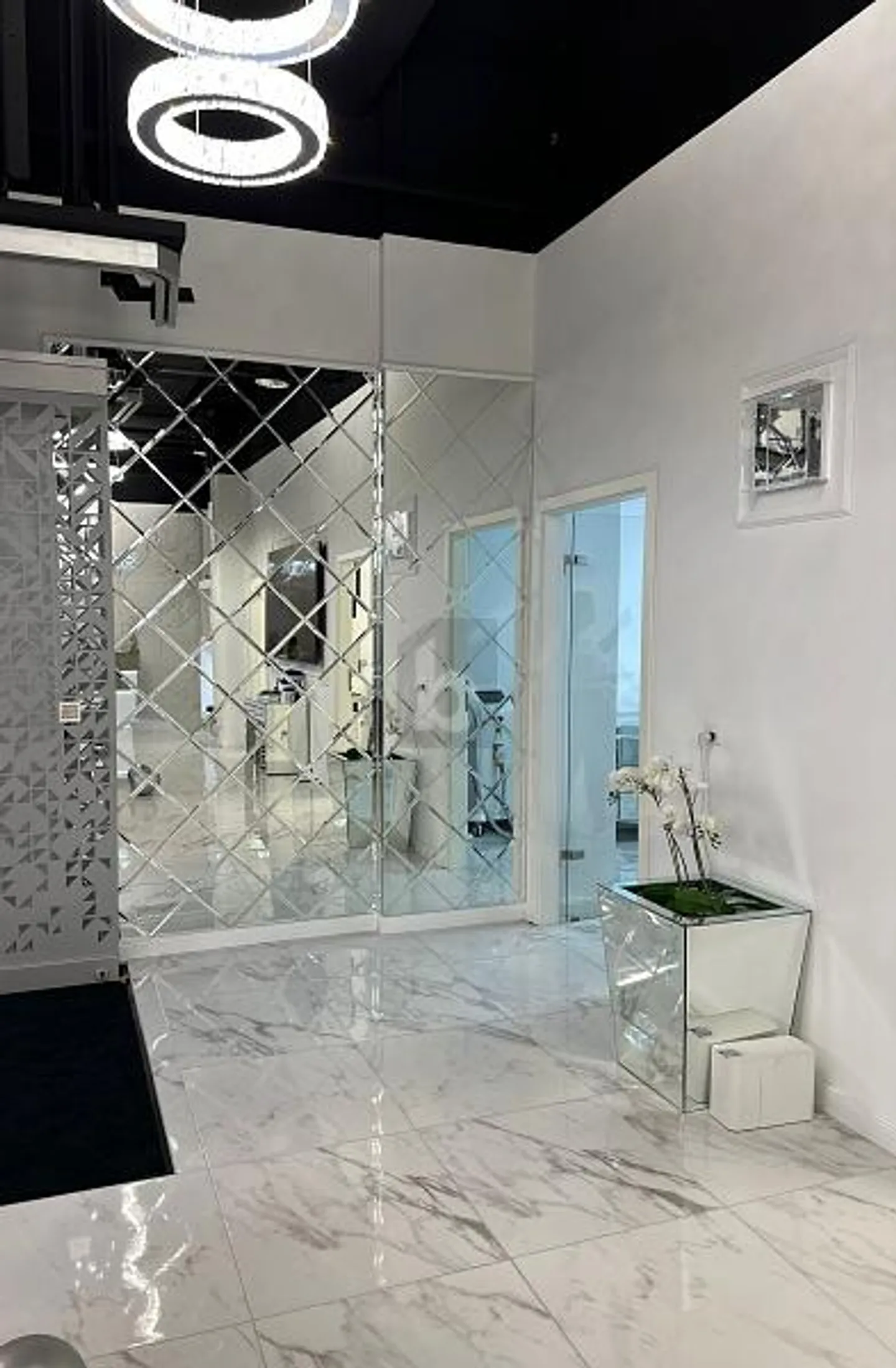 AUSGEZEICHNETER SCHÖNHEITSSALON - Foto 2 von 4