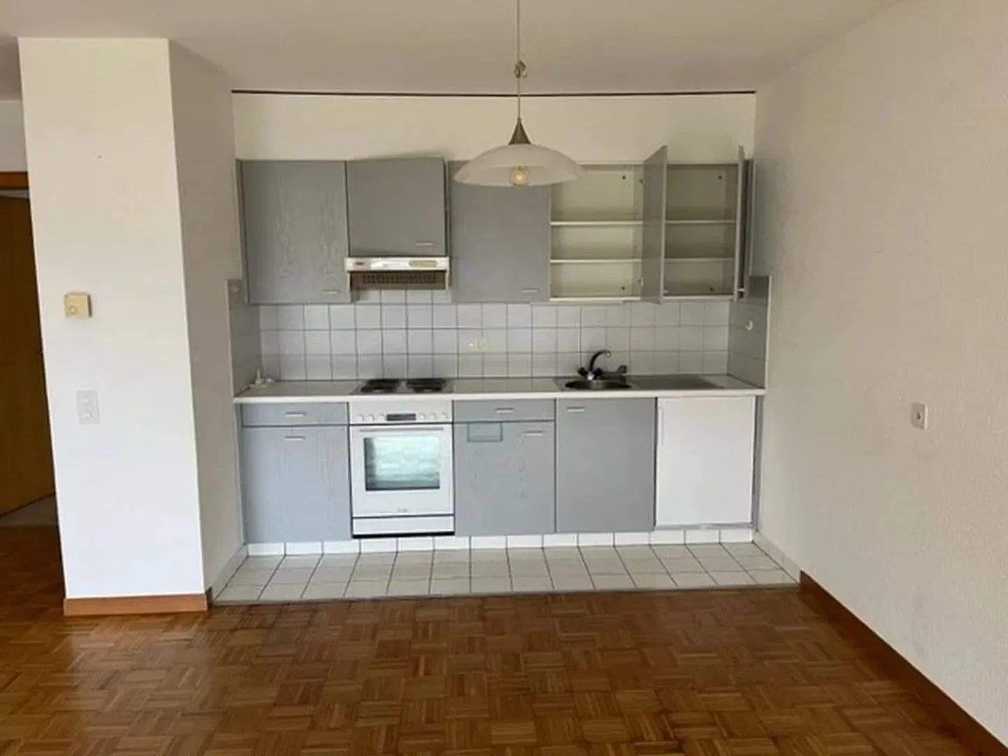 Zu vermieten: Charmantes 2.5-Zimmer-Apartment mit Terrasse in Ardon - Foto 2 von 5