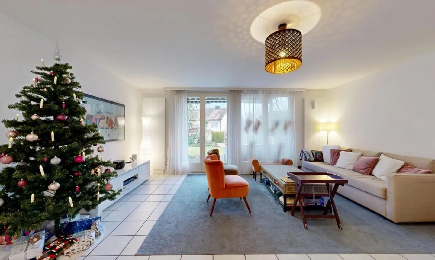 Family-friendly 6-room terraced house in Bassersdorf - Photo 3 of 11