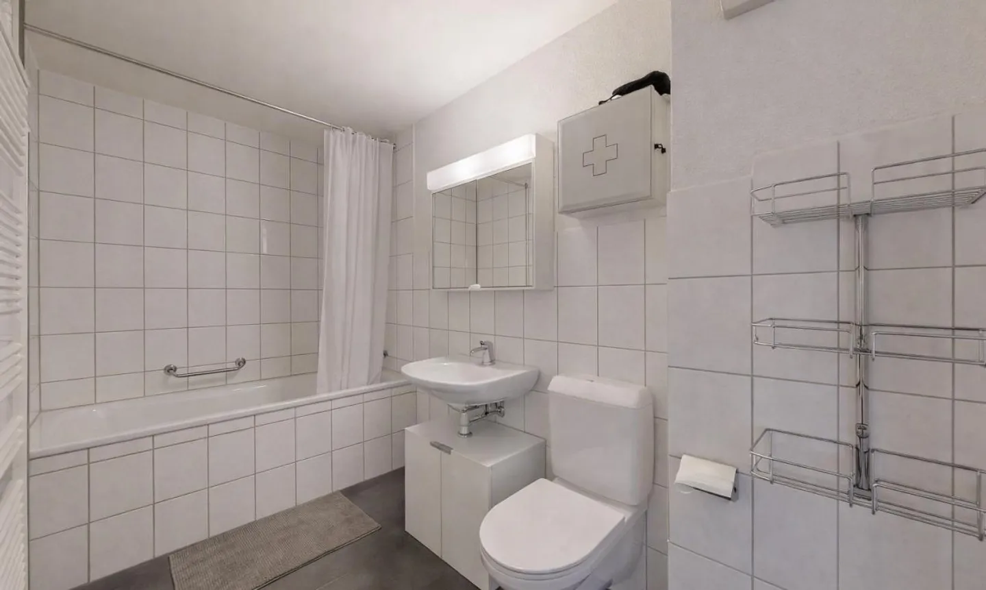 Family-friendly 6-room terraced house in Bassersdorf - Photo 5 of 11