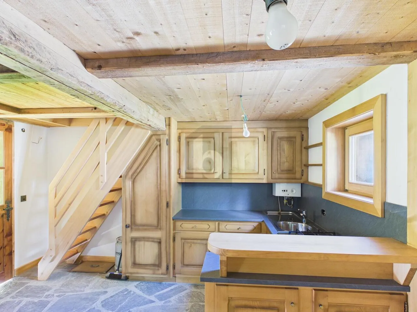 Charming Mountain Retreat - Photo 4 of 6