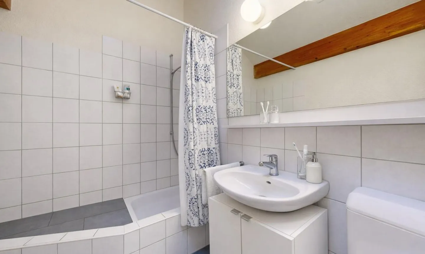 Family-friendly 6-room terraced house in Bassersdorf - Photo 10 of 11