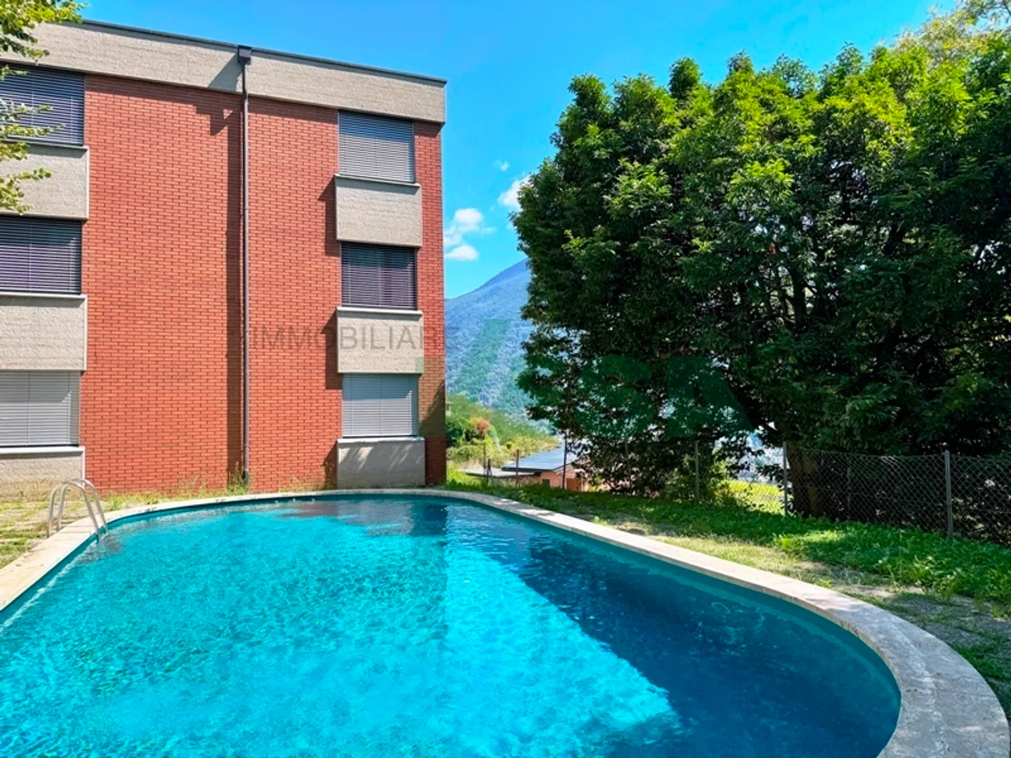 Spacious 3.5-room apartment in a beautiful and quiet location in the green - Photo 5 of 11