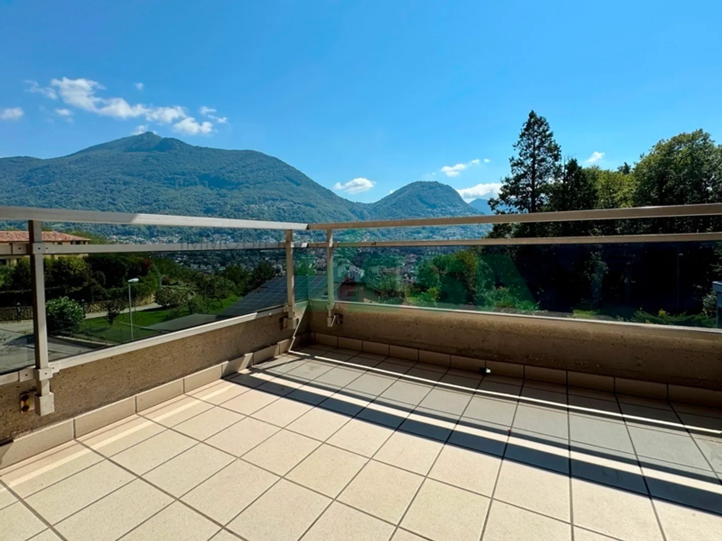Spacious 3.5-room apartment in a beautiful and quiet location in the green - Photo 3 of 11
