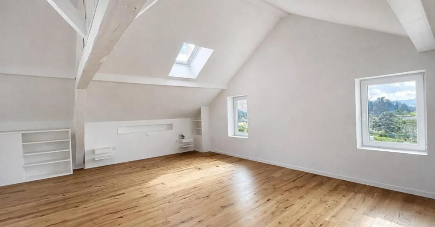 Triplex with 4.5 rooms - large garden and partial lake view - Photo 2 of 12
