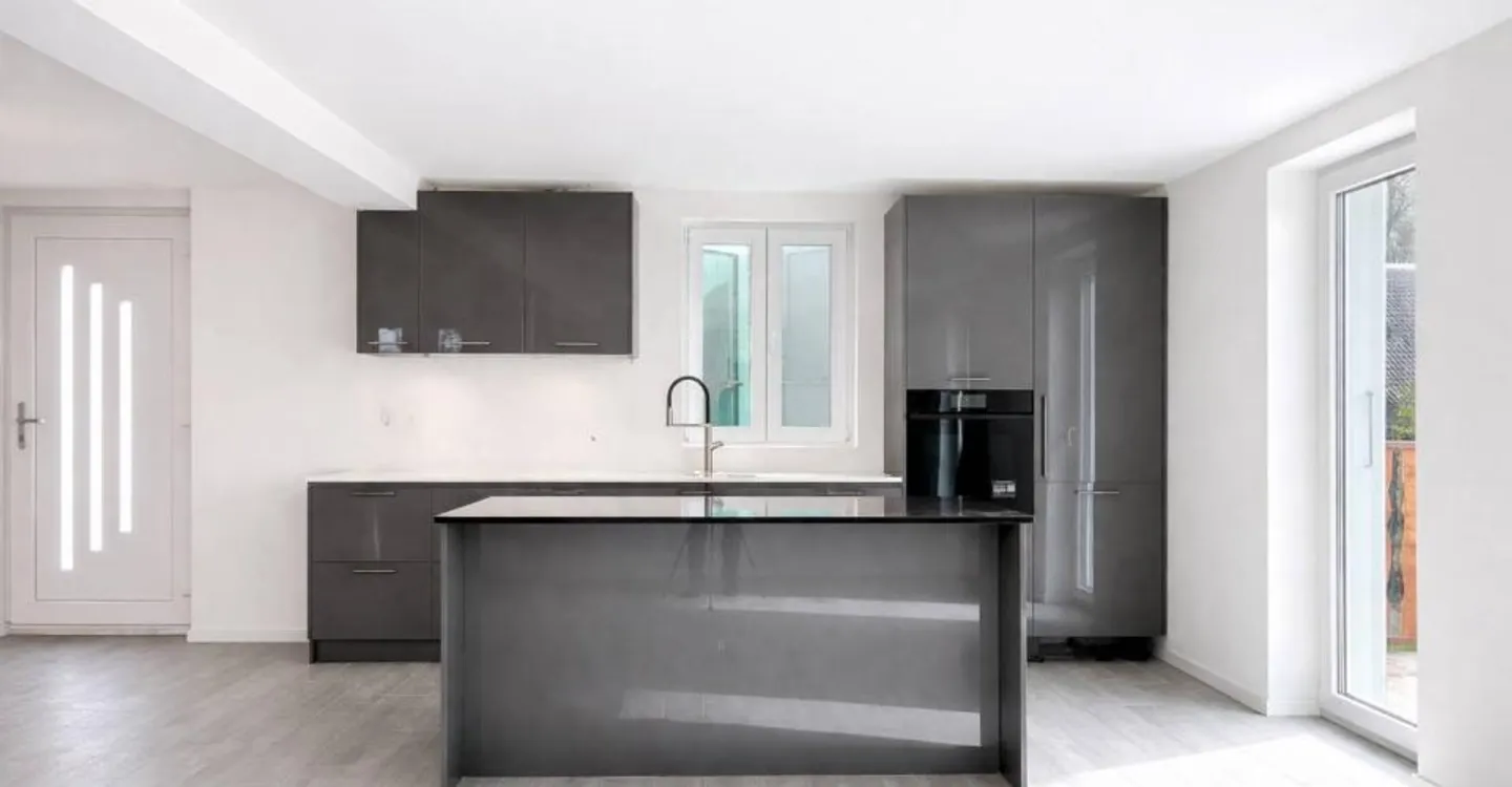 Triplex with 4.5 rooms - large garden and partial lake view - Photo 3 of 12