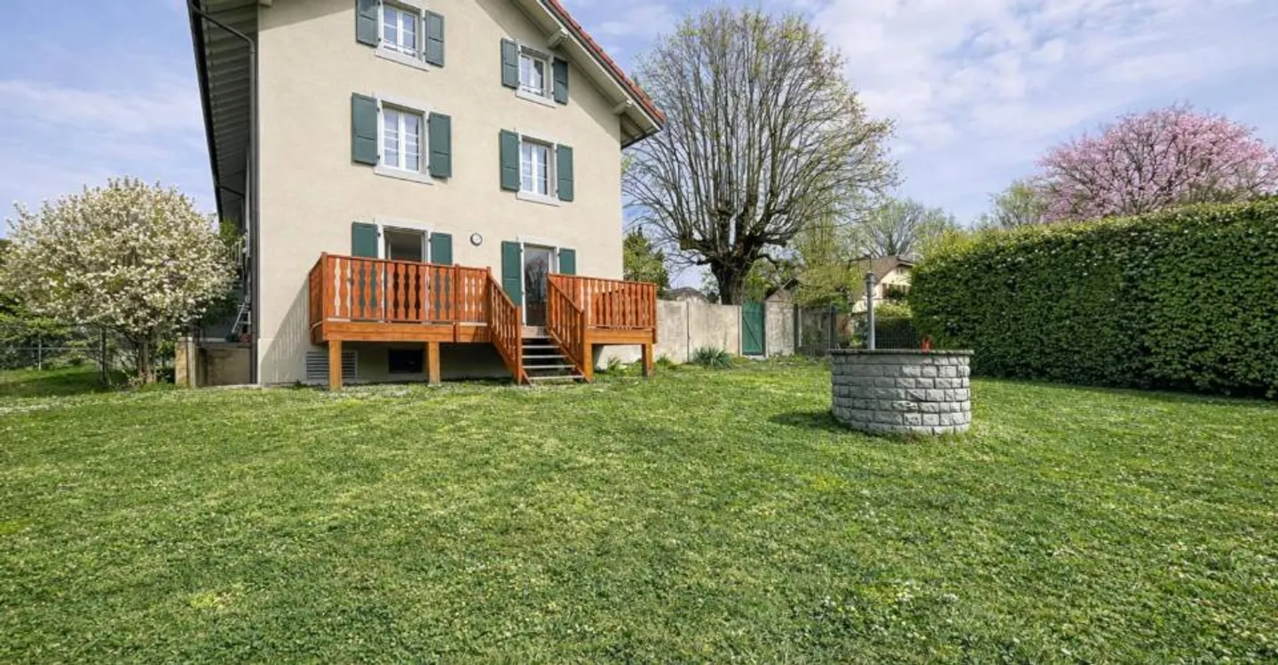 Triplex with 4.5 rooms - large garden and partial lake view - Photo 10 of 12