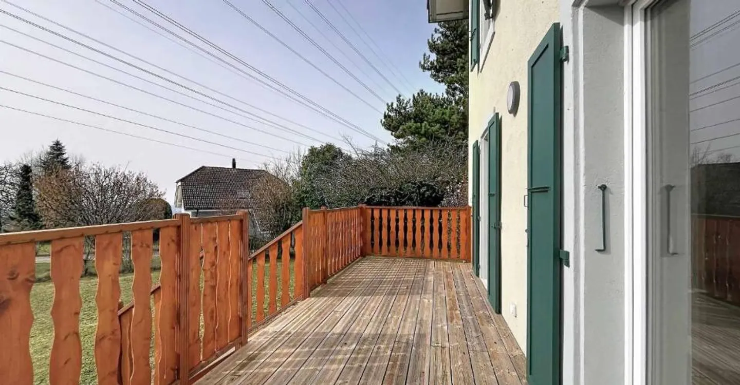 Triplex with 4.5 rooms - large garden and partial lake view - Photo 11 of 12