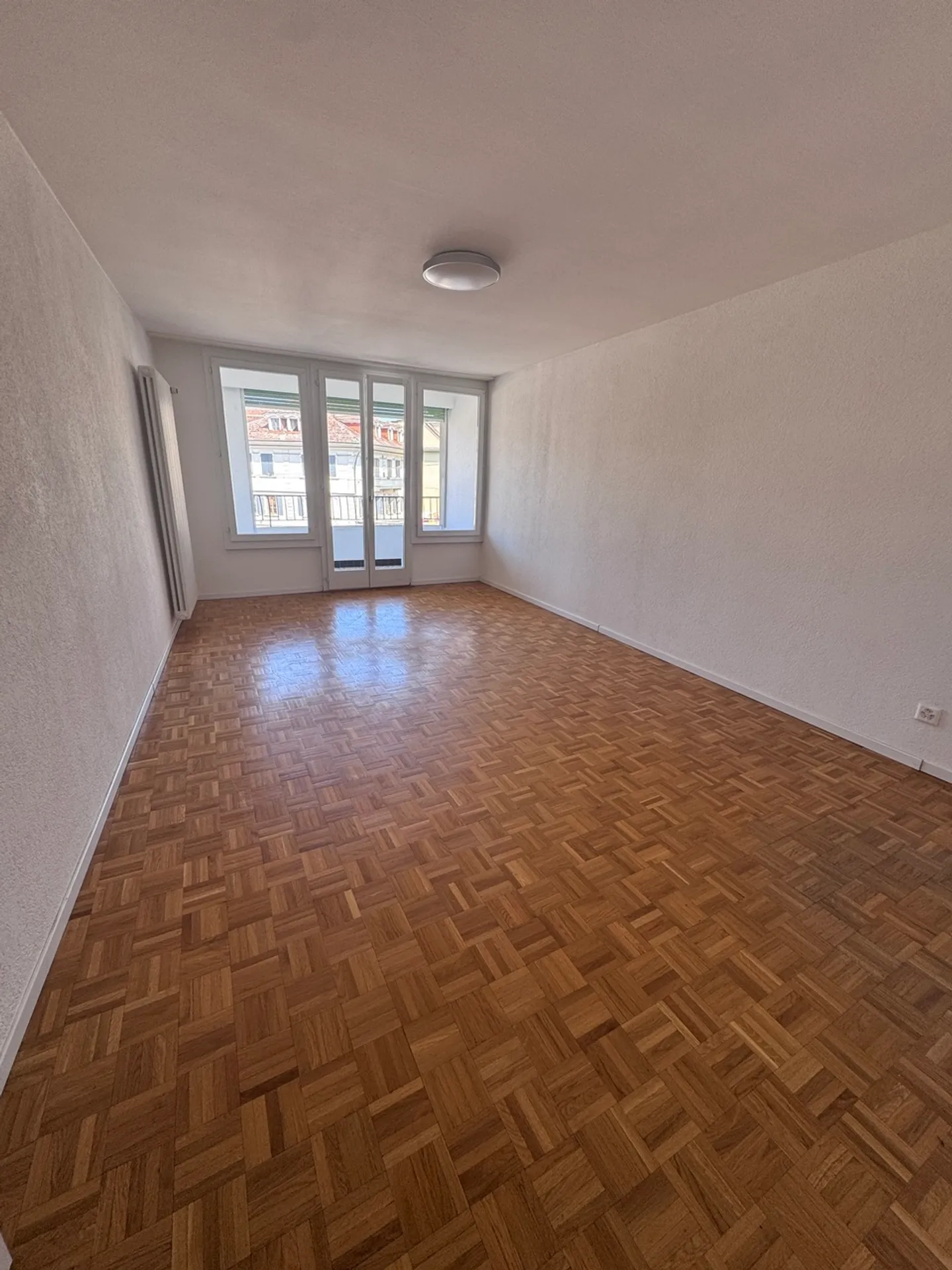 Payerne, for rent, city center, 50 m2 office - Photo 2 of 6