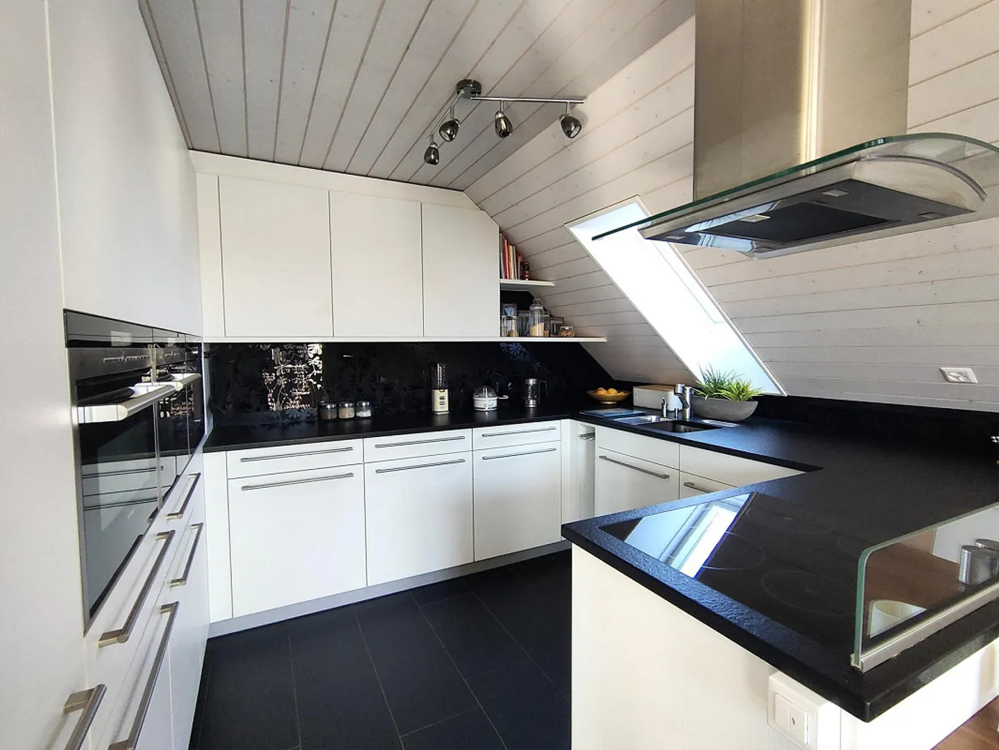 Maisonette apartment with high-quality standard in a quiet location - Photo 5 of 13