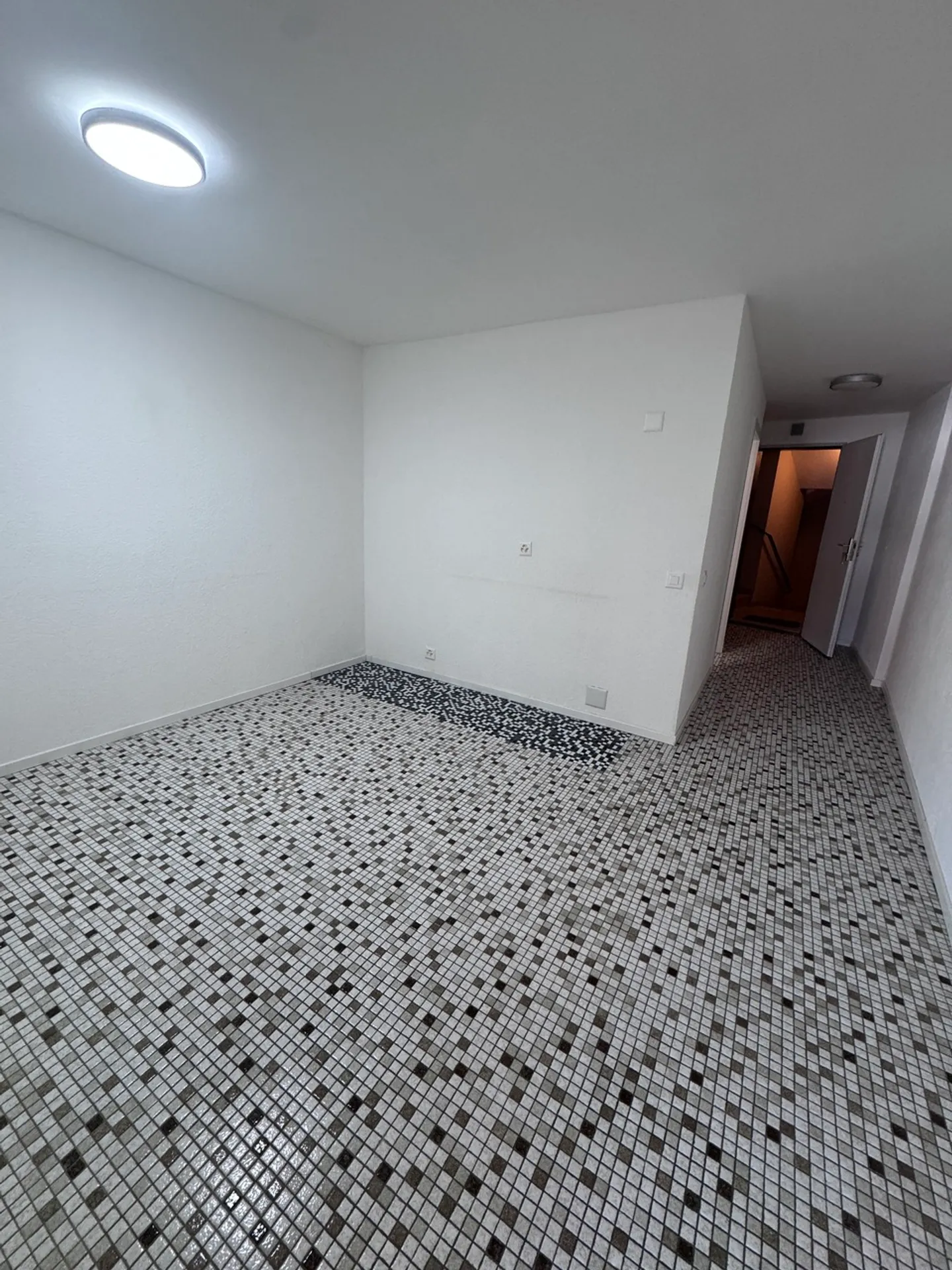 Payerne, for rent, city center, 50 m2 office - Photo 3 of 6
