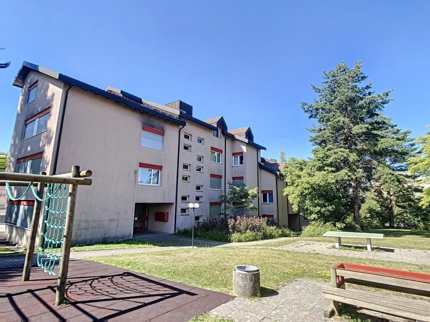 Appartement rénové avec balcon - Photo 3 sur 4