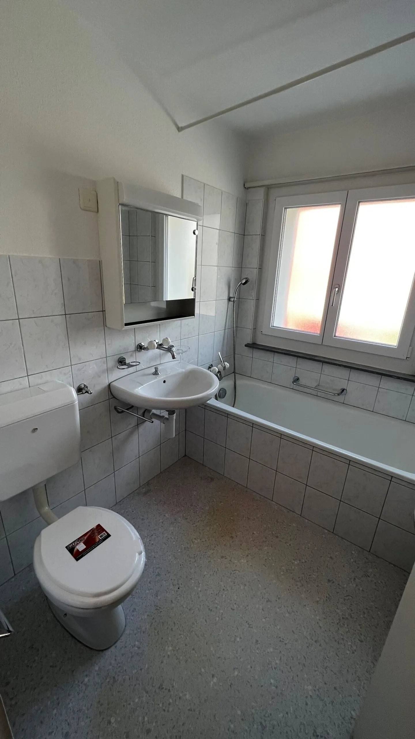 Simple 3-room apartment with sunny balcony - Photo 5 of 5