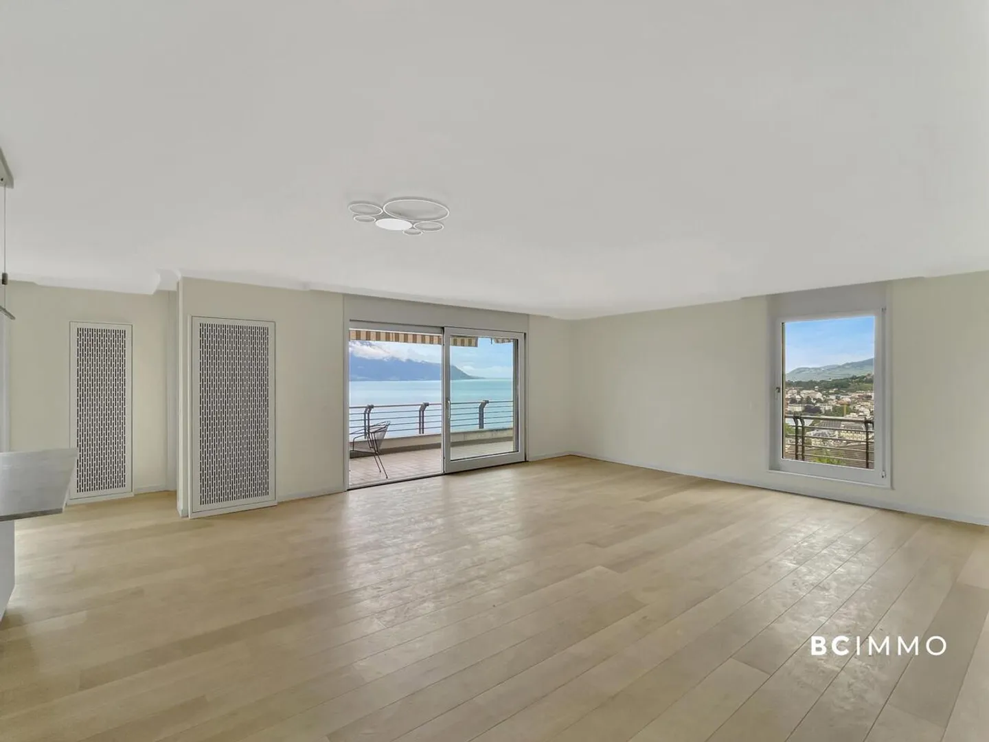 Appartement Contemporain avec Vue sur le Lac - Photo 2 sur 12