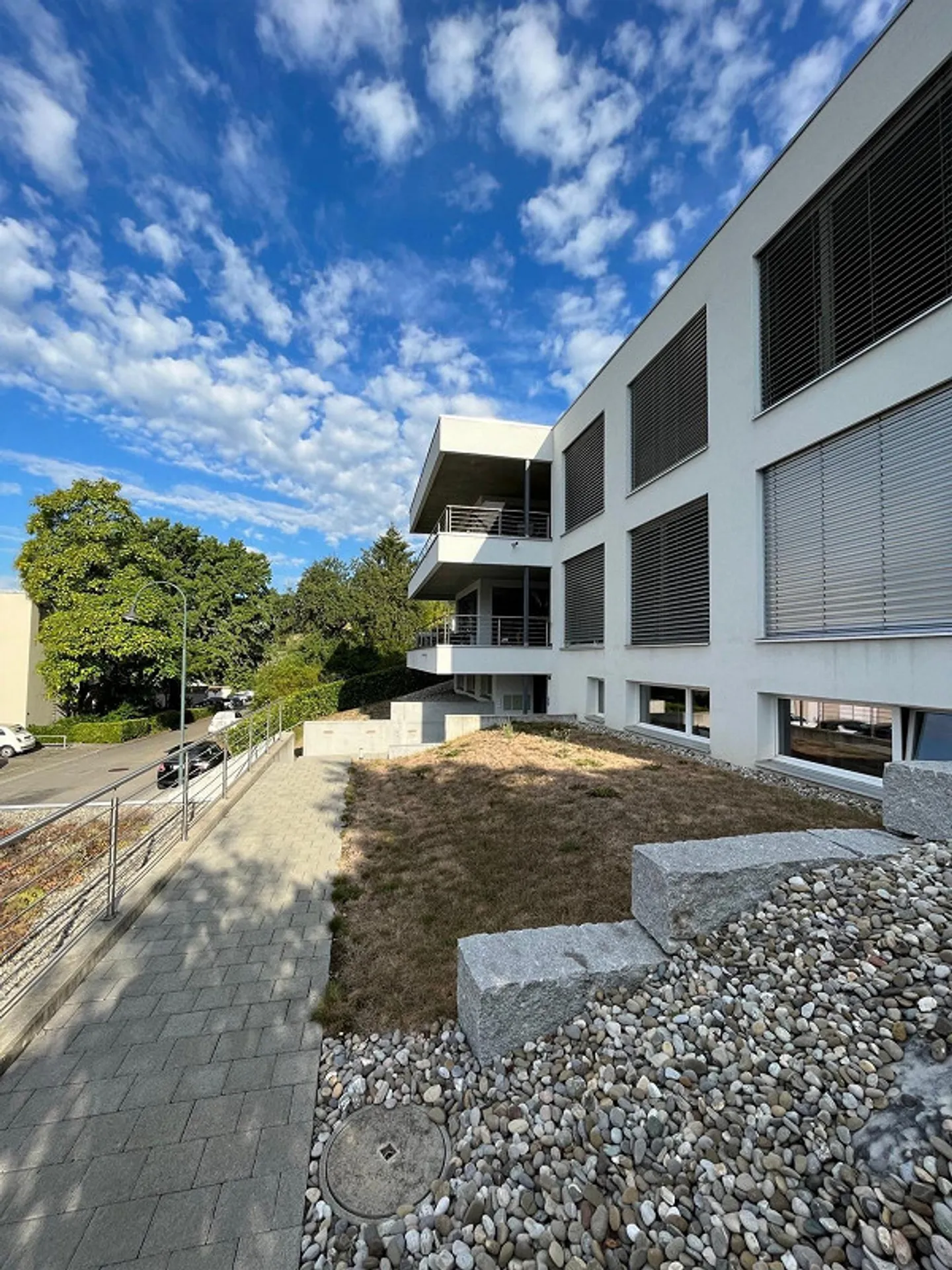 Top appartement de terrasse 4,5 pièces avec bureau à domicile dans un emplacement privilégié - Photo 4 sur 13