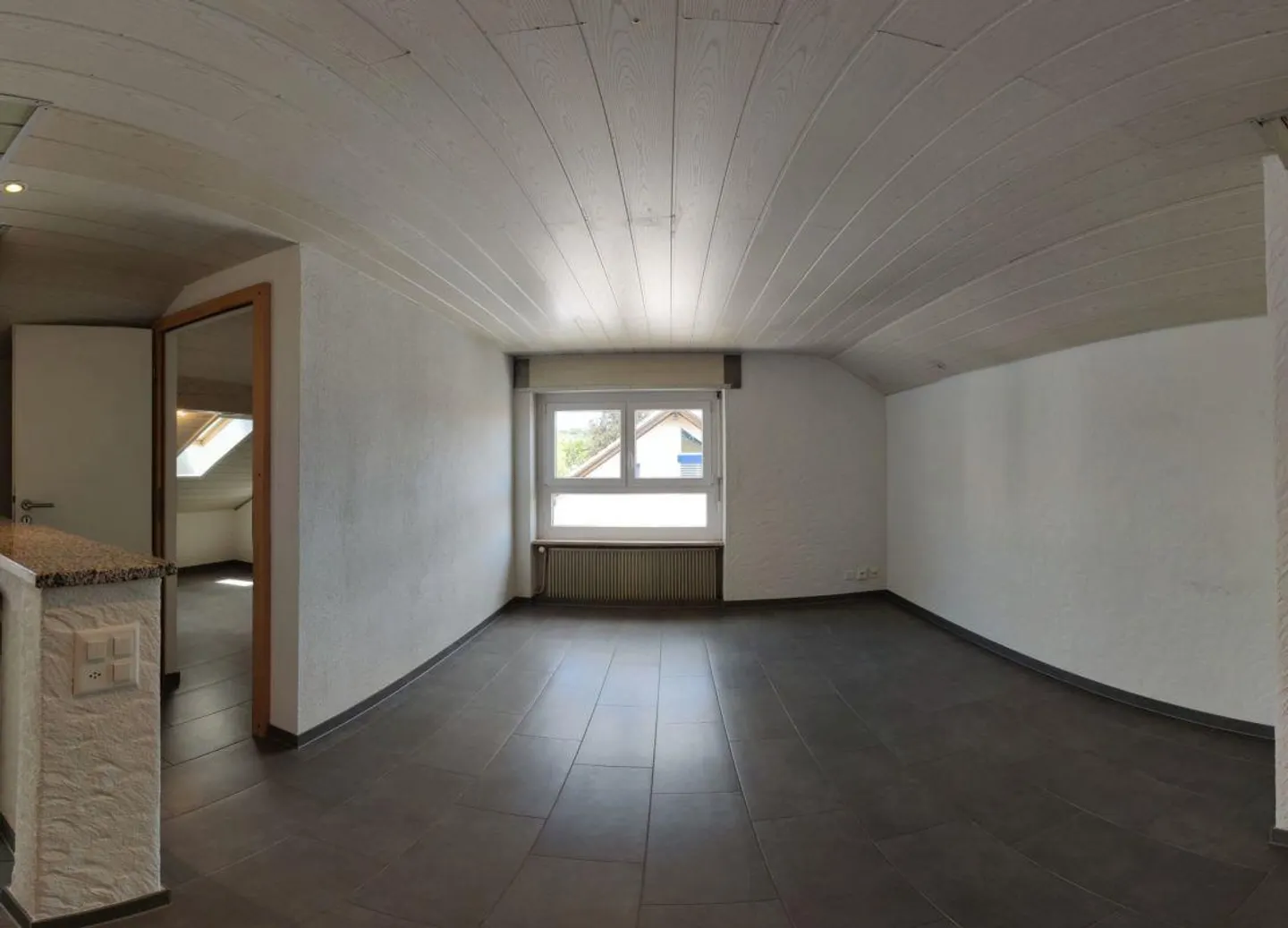 Incantevole appartamento mansardato con 2 camere e un fascino particolare - Foto 2 di 10