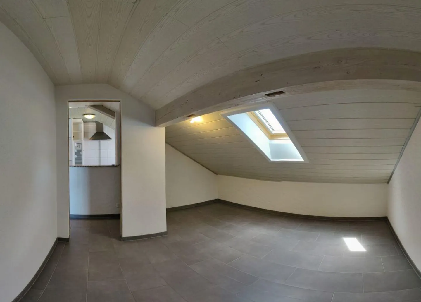 Incantevole appartamento mansardato con 2 camere e un fascino particolare - Foto 5 di 10