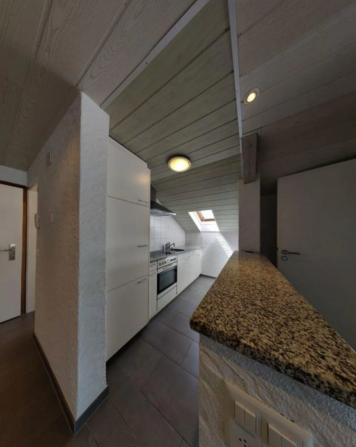 Incantevole appartamento mansardato con 2 camere e un fascino particolare - Foto 6 di 10