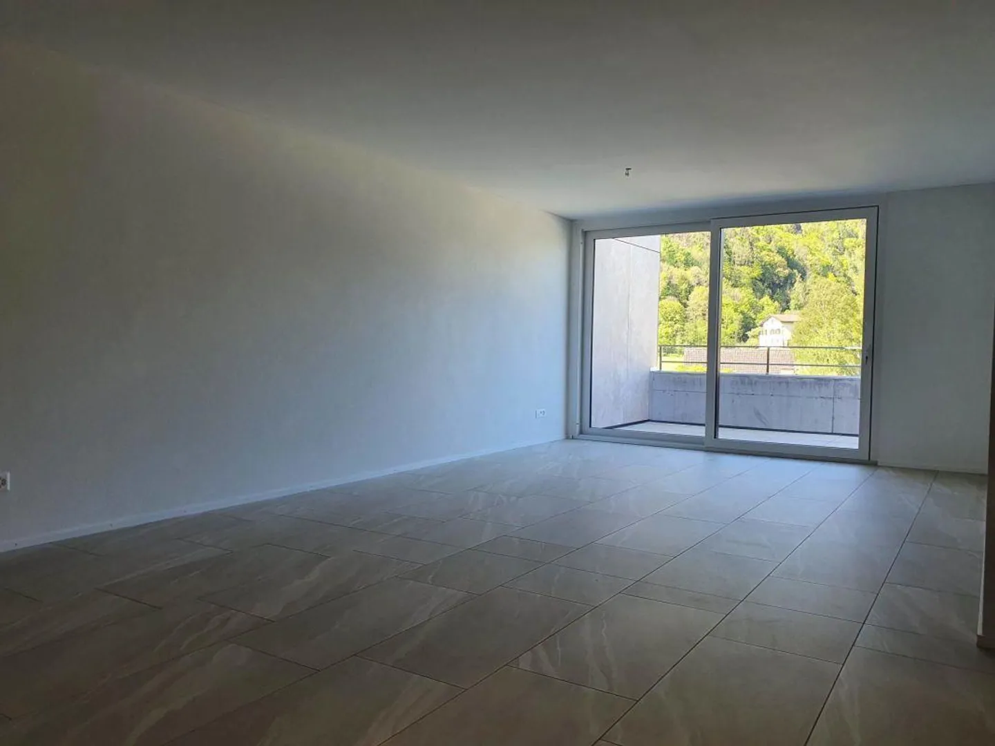 Penthouse 2 1/2 pièces neuf dans un emplacement ensoleillé - Photo 6 sur 12