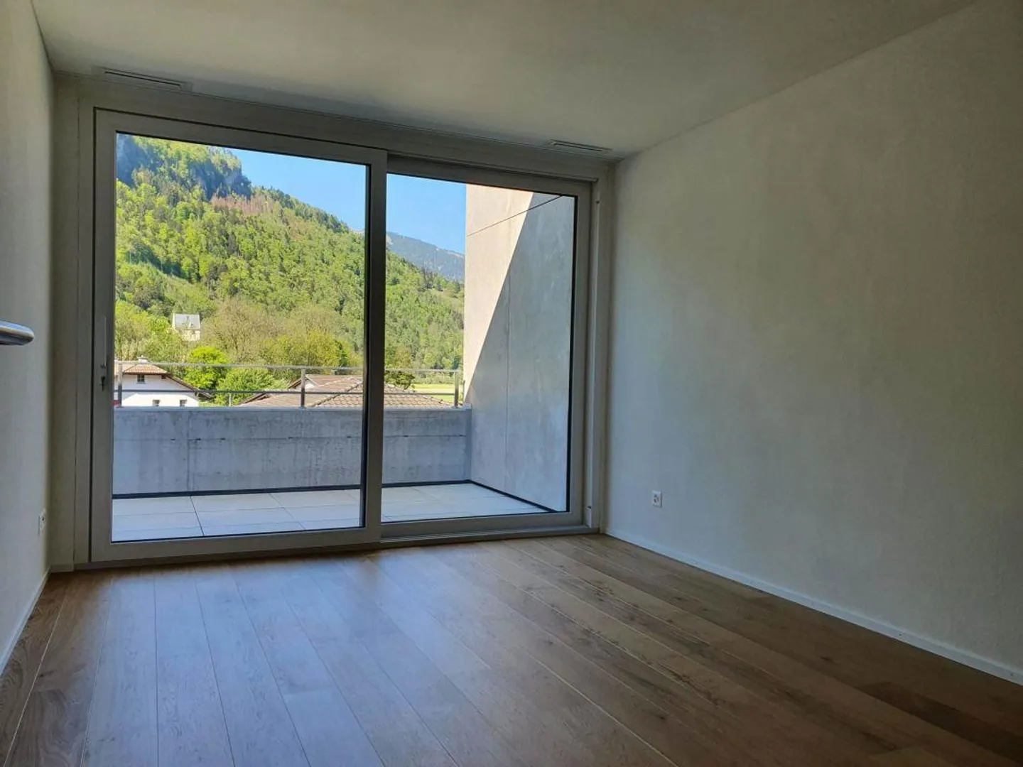 Penthouse 2 1/2 pièces neuf dans un emplacement ensoleillé - Photo 7 sur 12