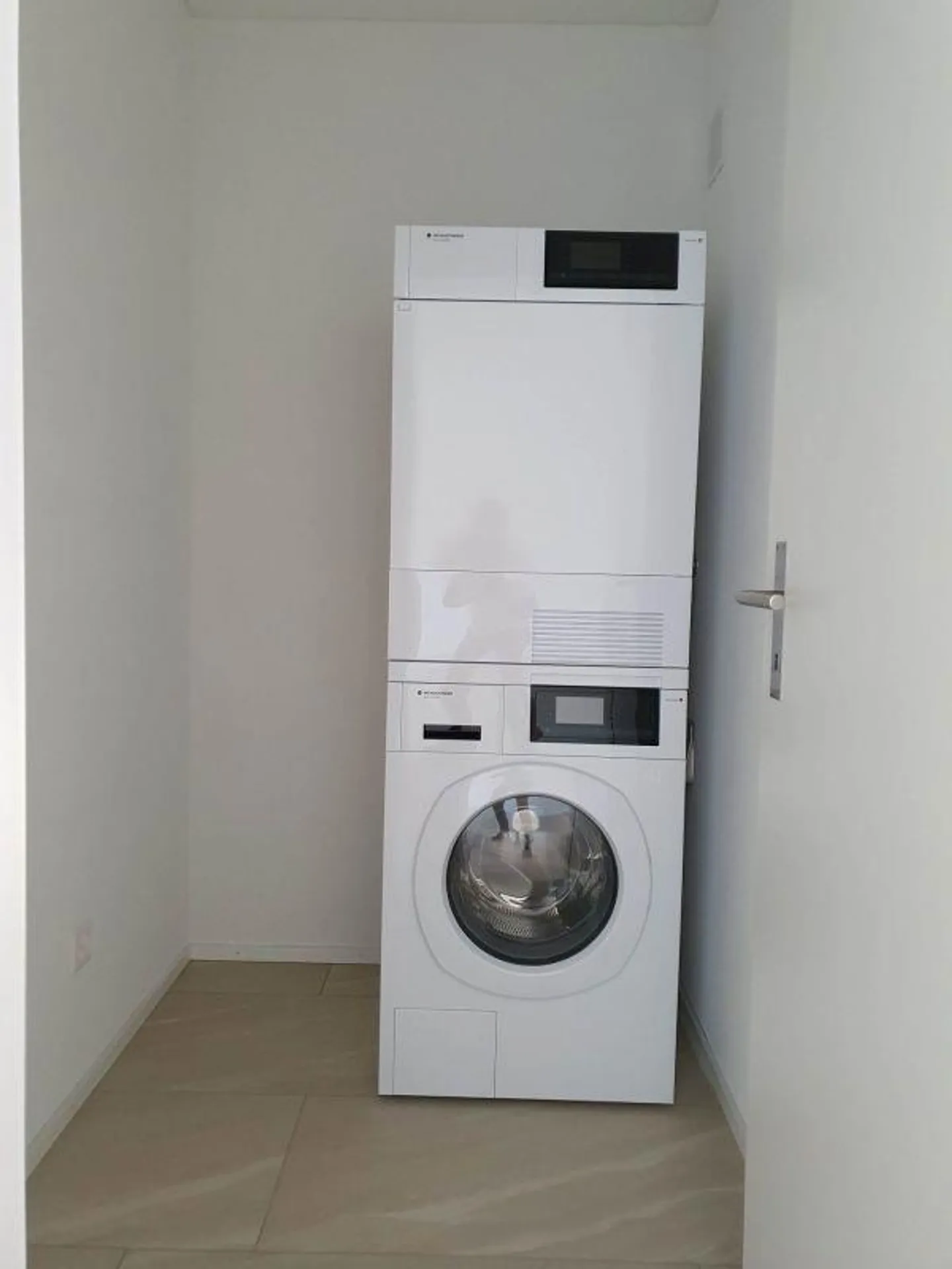 Penthouse 2 1/2 pièces neuf dans un emplacement ensoleillé - Photo 10 sur 12