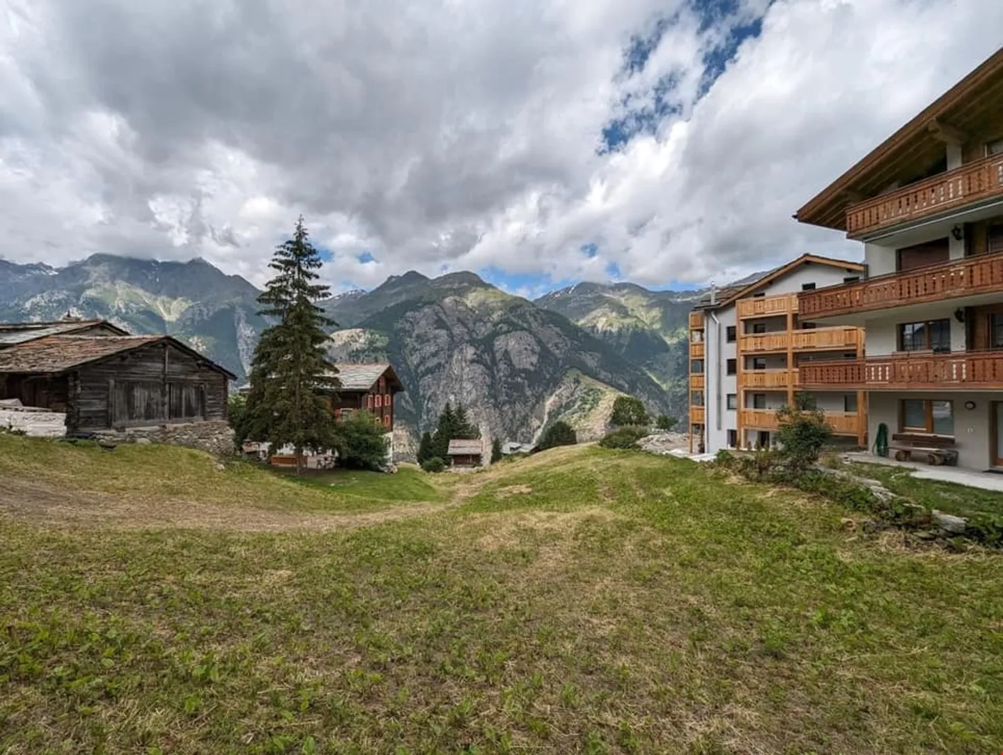 Interesting building land for multi-family houses in prime location of Grächen - Photo 3 of 11