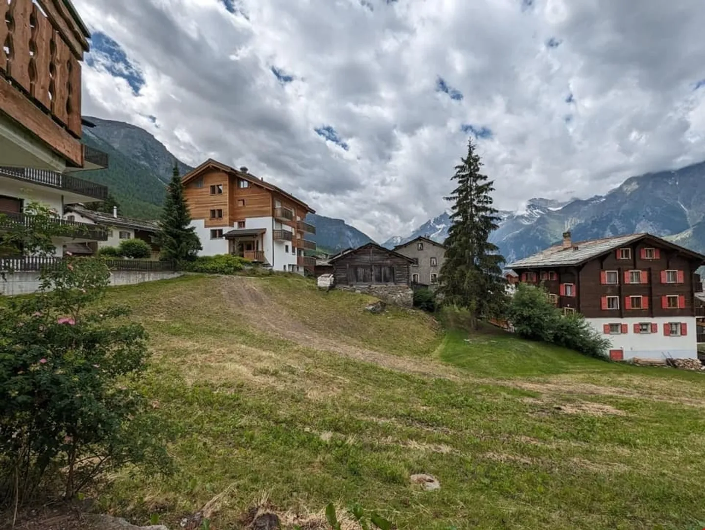 Interesting building land for multi-family houses in prime location of Grächen - Photo 5 of 11