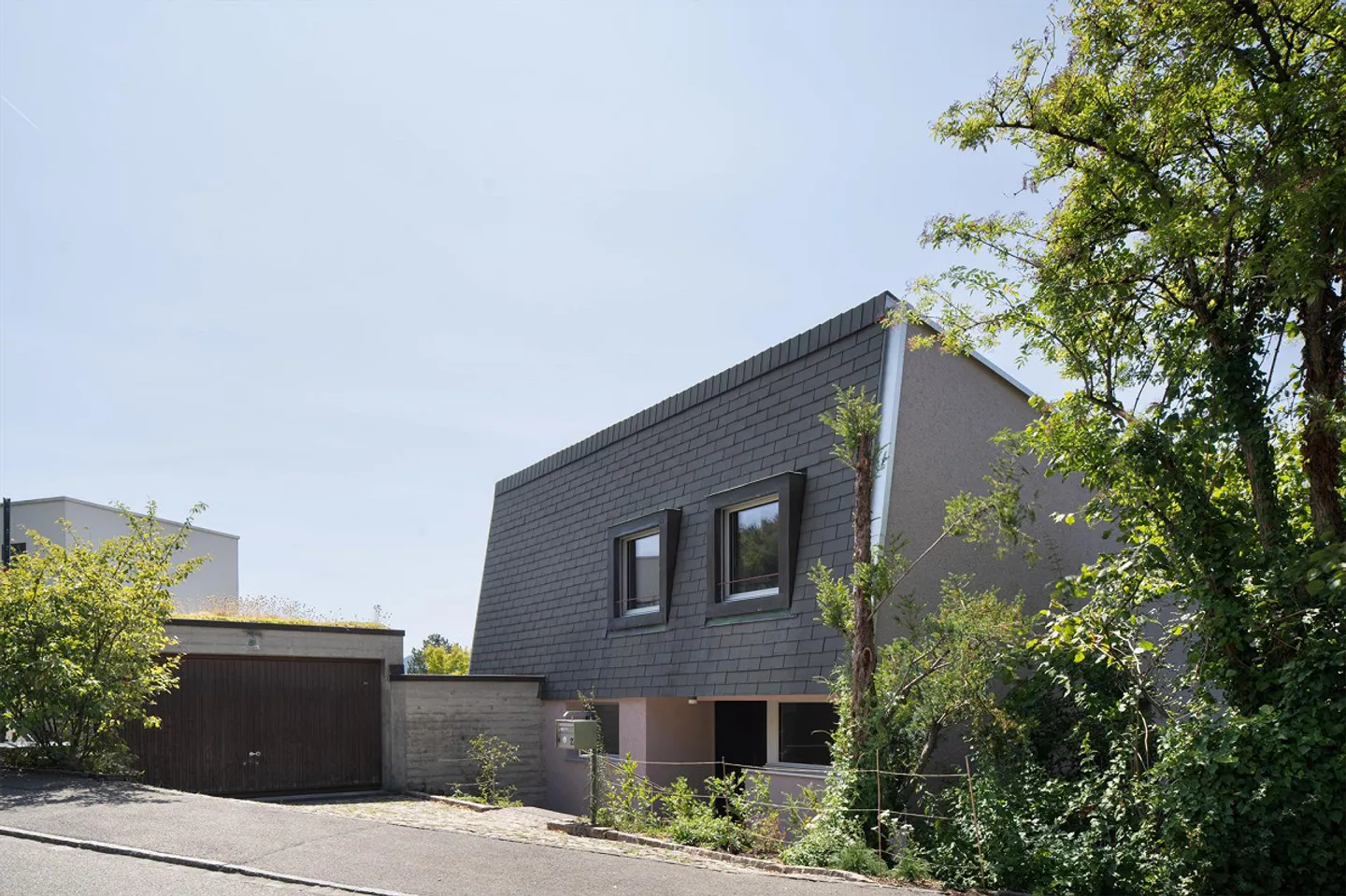 Detached single-family house with pool and double garage - Photo 14 of 14