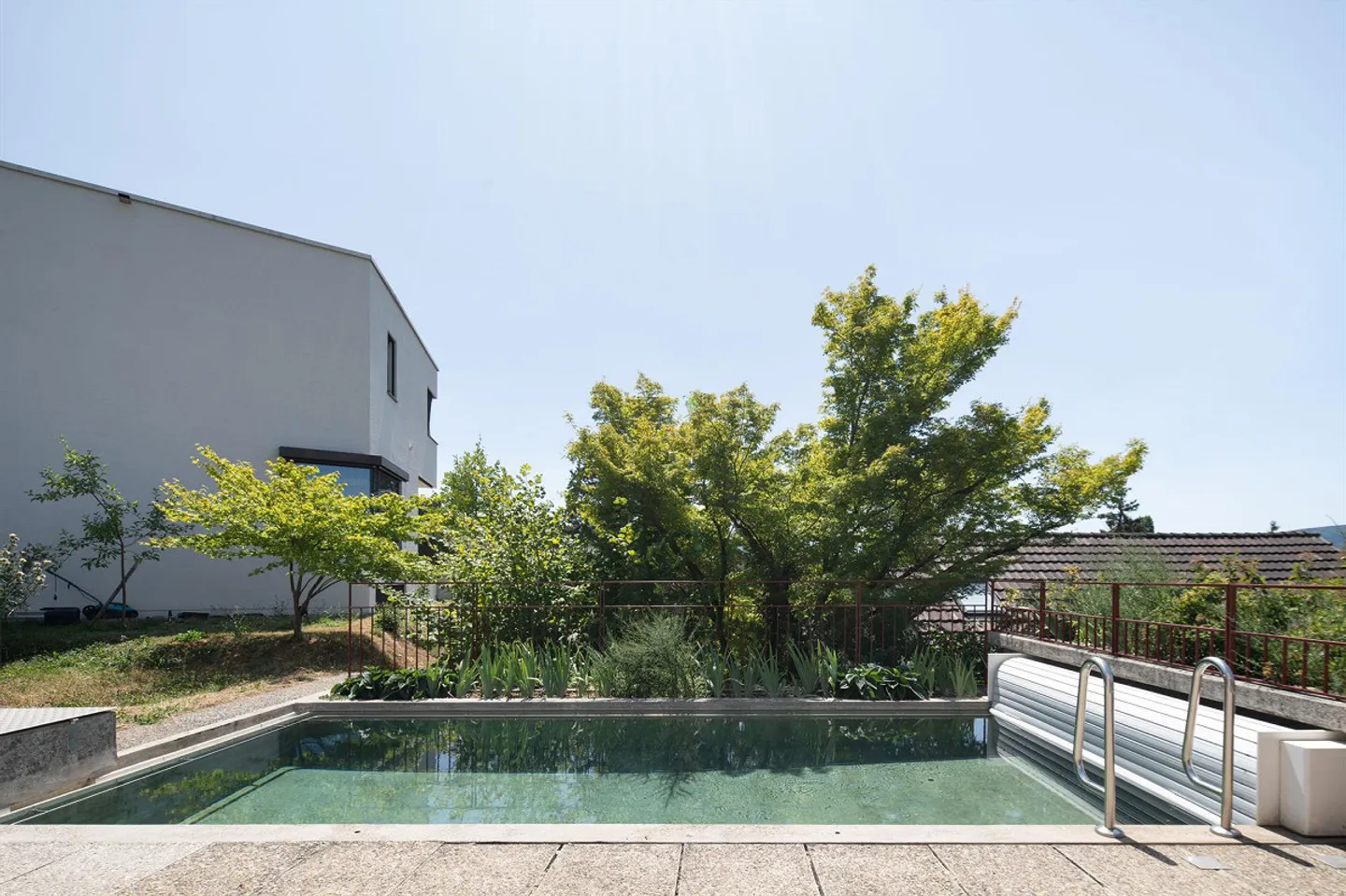 Detached single-family house with pool and double garage - Photo 3 of 14