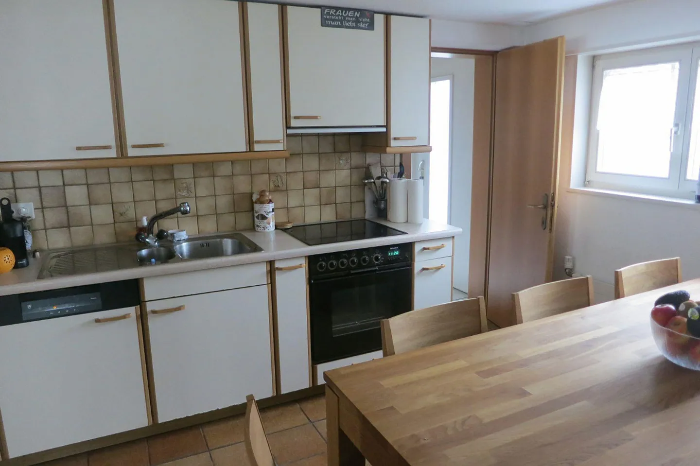 Attractive and affordable 3.5-room apartment - Photo 2 of 6