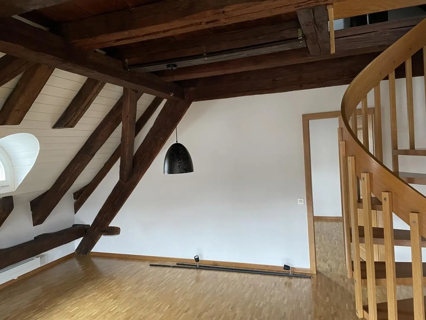 3.5-room attic apartment with gallery in the heart of Aarau's old town - Photo 2 of 8