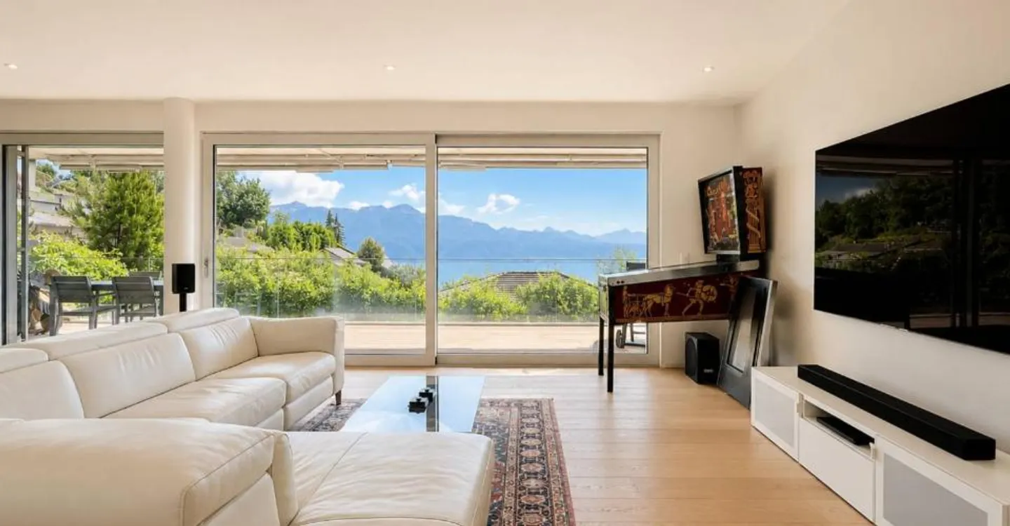 Zeitgemäße Wohnung mit Seeblick - Foto 2 von 11