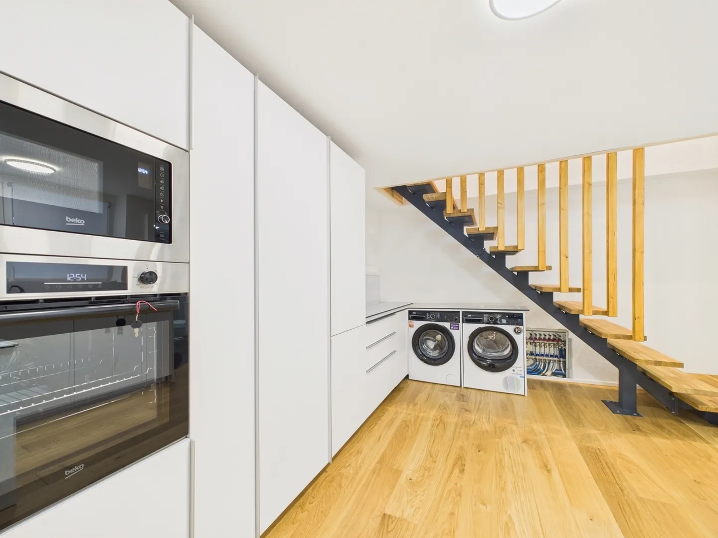 Première location - Appartement en duplex de 4,5 pièces avec 3 places de parking extérieures à Rietheim - Photo 2 sur 11