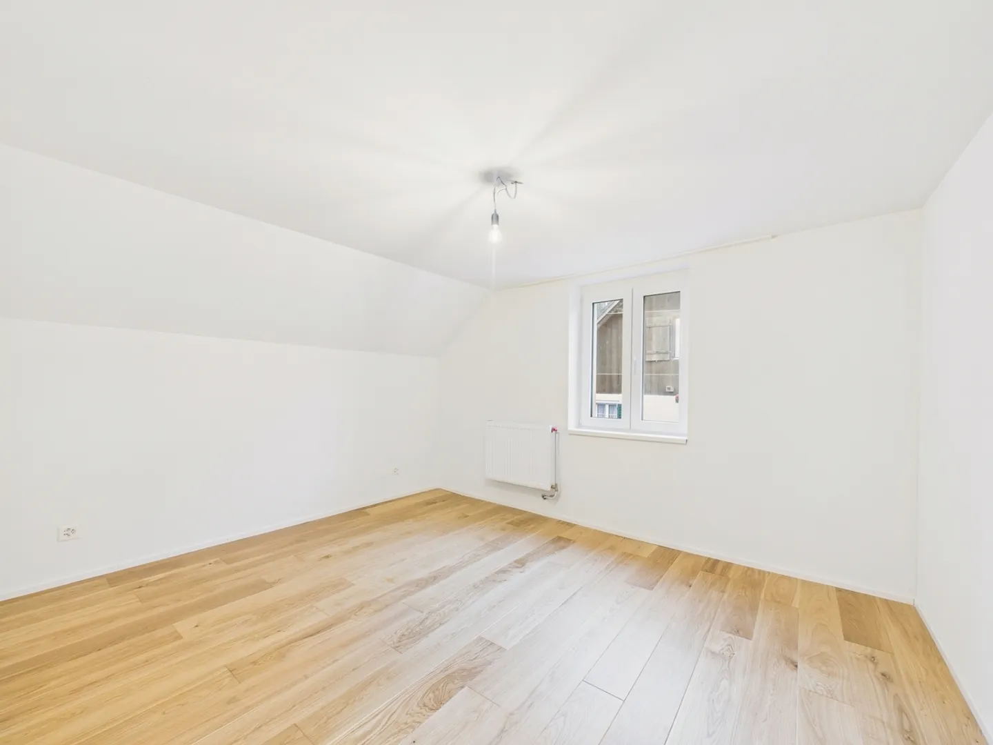 Première location - Appartement en duplex de 4,5 pièces avec 3 places de parking extérieures à Rietheim - Photo 8 sur 11