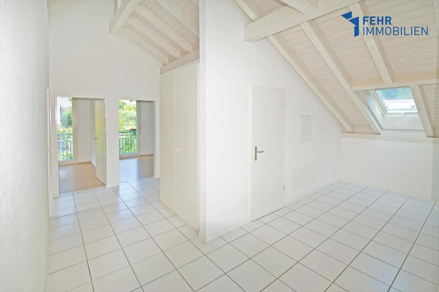 Fehr Real Estate - Comfortable 4½-Room Penthouse Apartment - Photo 6 of 13