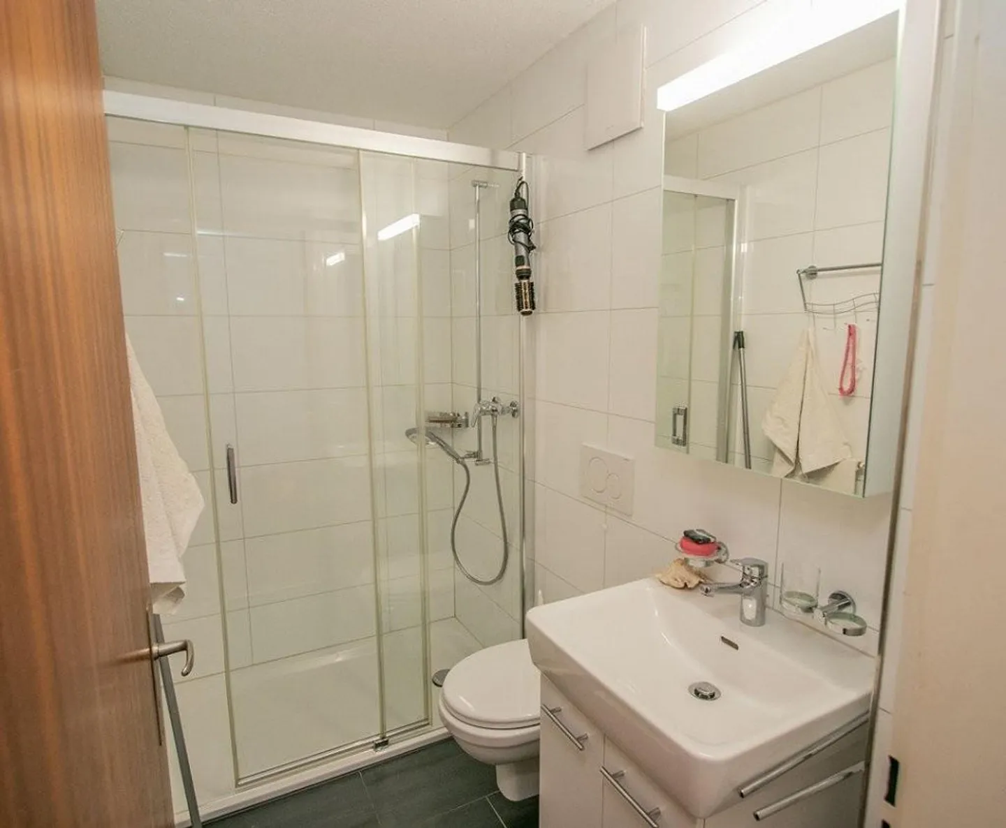 Appartamento mansardato di 2 stanze in una posizione tranquilla - Foto 4 di 8