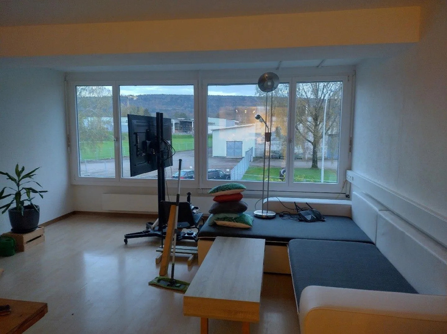 Ampio appartamento di 5½ stanze con giardino, stufa svedese e tanto fascino - Foto 1 di 2