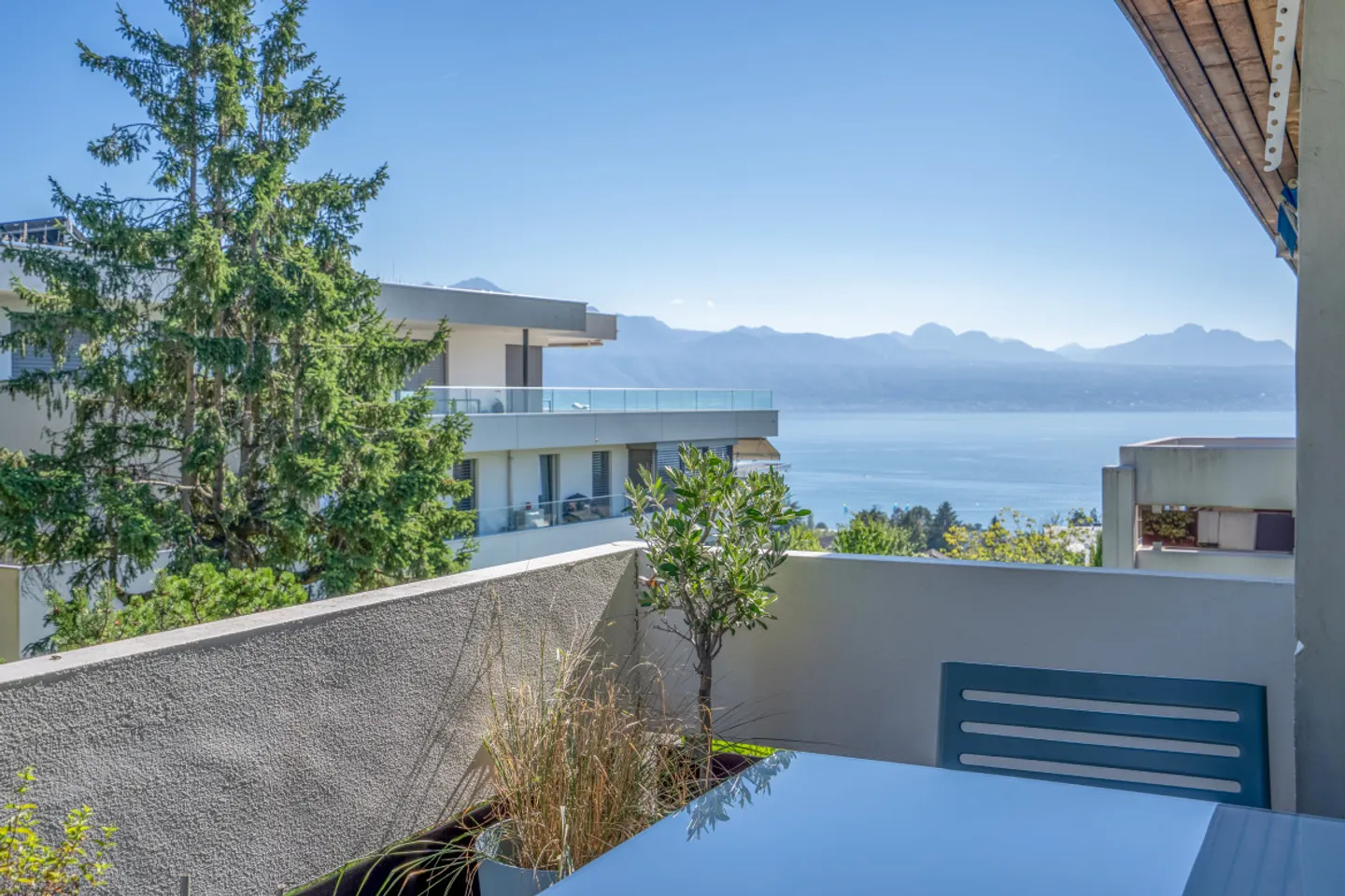 Charming Apartment with Lake View - Photo 1 of 13