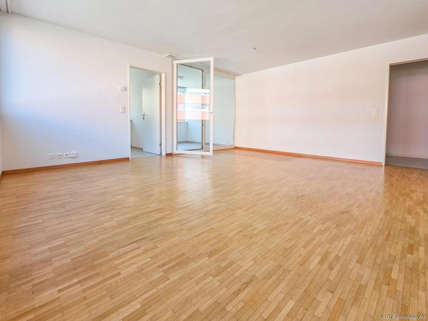 Appartamento attraente con loggia in una posizione urbana e centrale - Foto 3 di 12