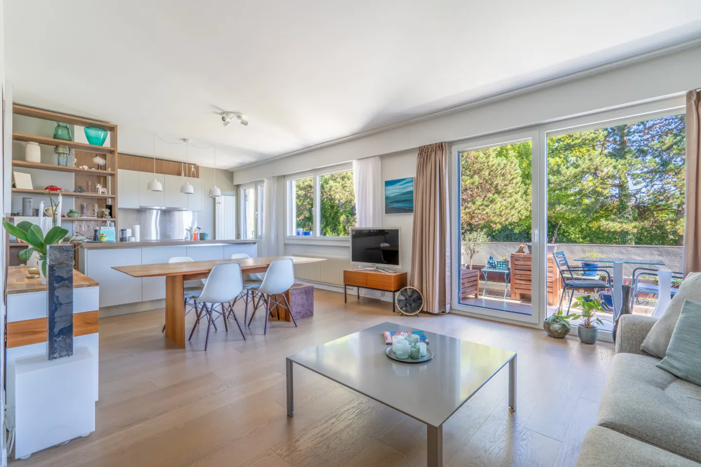 Charming Apartment with Lake View - Photo 2 of 13