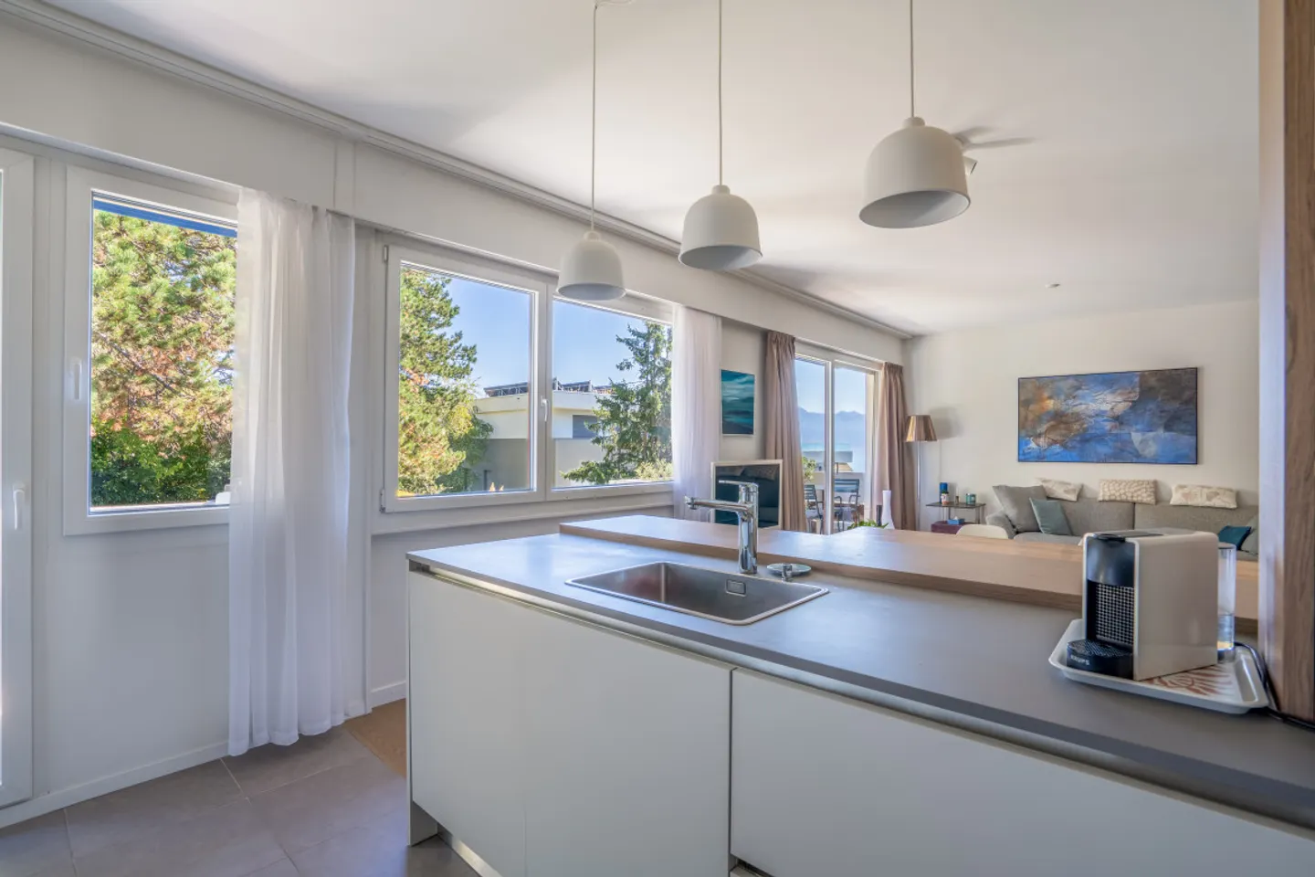 Charming Apartment with Lake View - Photo 5 of 13